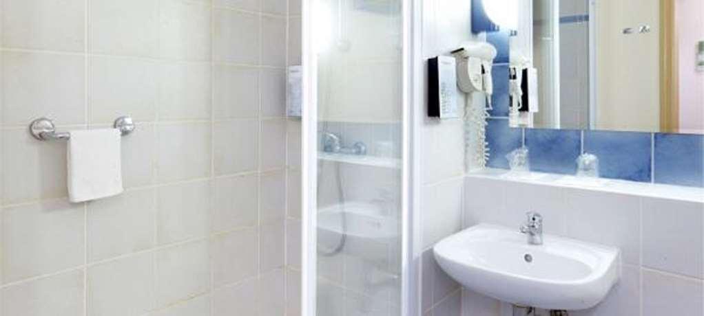 Hotel Campanile Clermont-Ferrand ~ Thiers Habitación foto